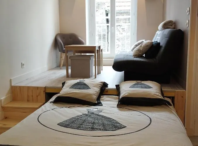 House Of Twenty, Calme,Rue Pietonne, Proche De La Mer, Wifi Gratuit